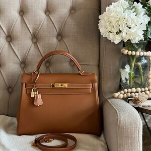❌SOLD❌Authentic Hermes Kelly 32 Gold on gold 
Evercalf Leather Stamp E square